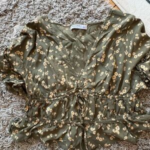 Arizona Jean Company Olive Floral Women's crop top